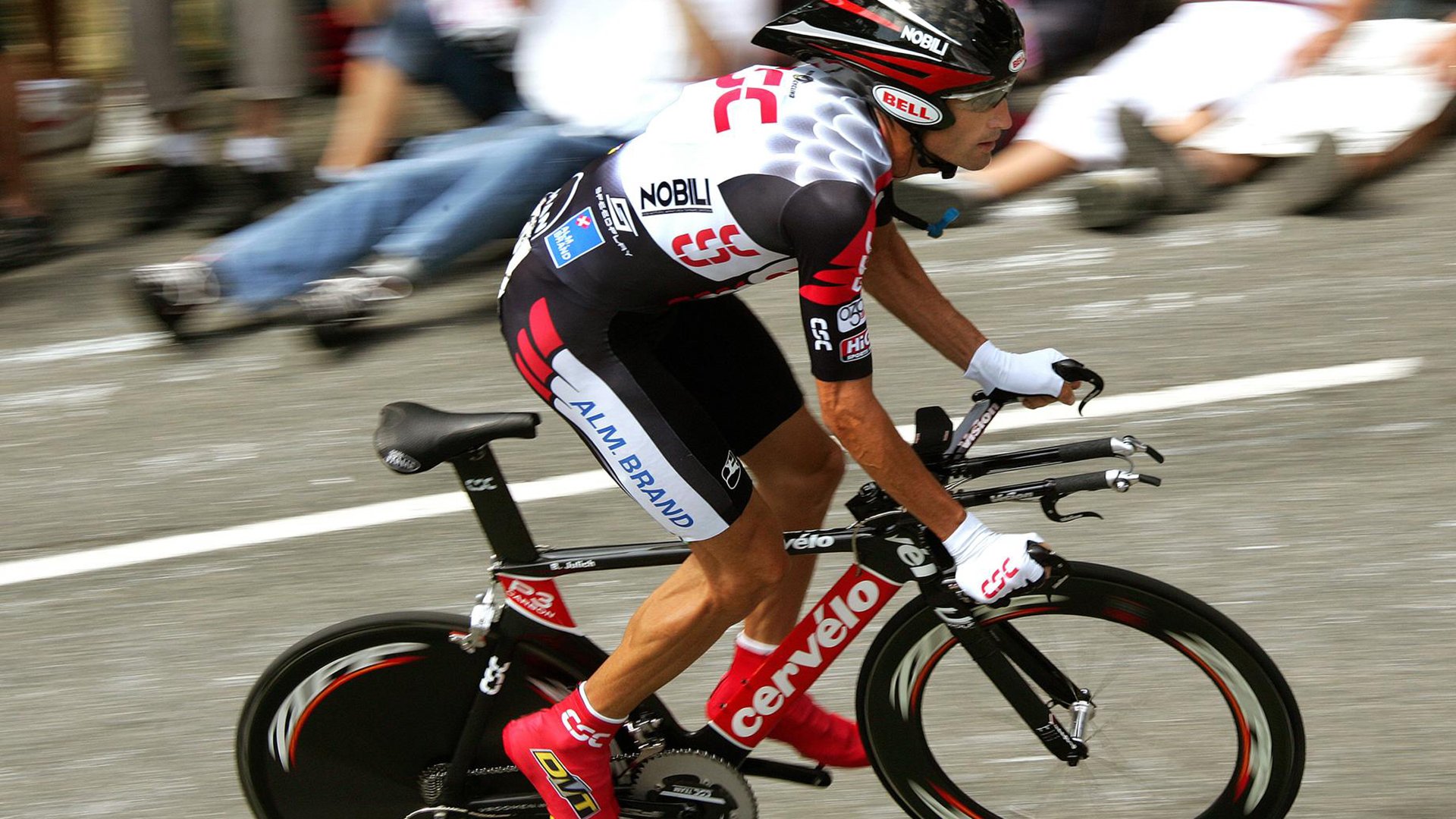 从泥泞球场到世界舞台的崛起,从泥泞到白昼