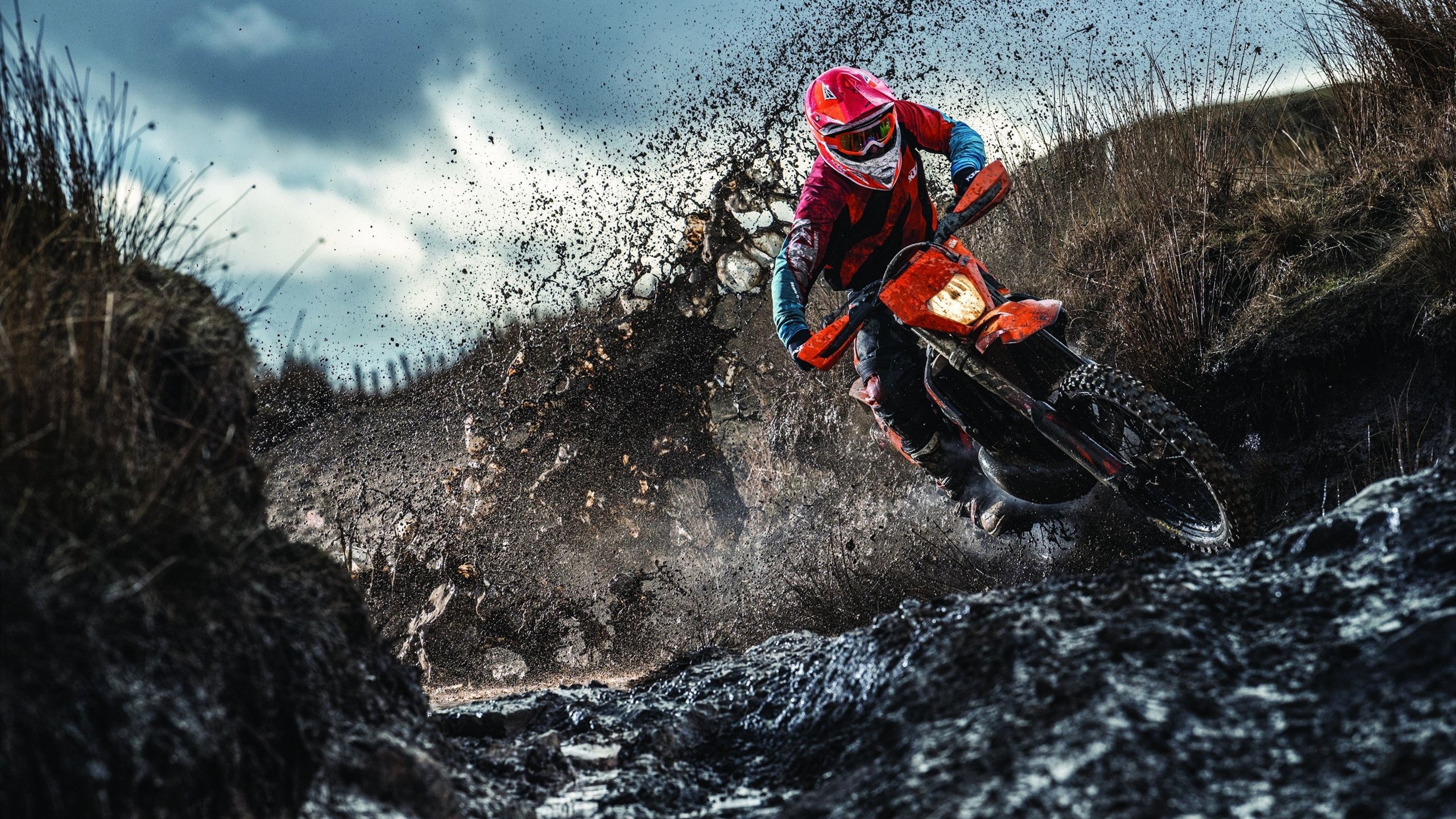 拜仁围抢机制高效,抢断后直打要害,拜仁的打法